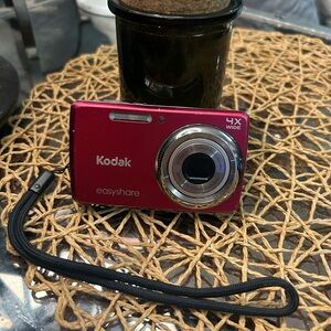 Kodak EasyShare 4X Wide M532 Digital Camera - Red